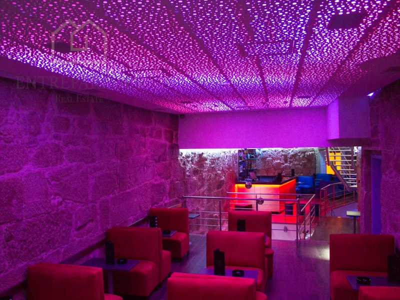 TRESPASSE DE RESTAURANTE/ BAR IN THE HEART OF DOWNTOWN PORTO
